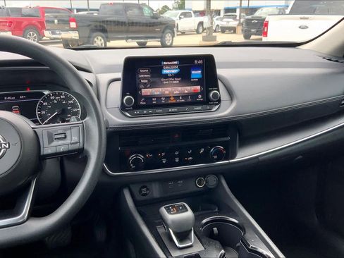 Used 2024 Nissan Rogue S FWD image 7