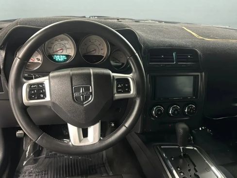Used 2012 Dodge Challenger SXT RWD image 10