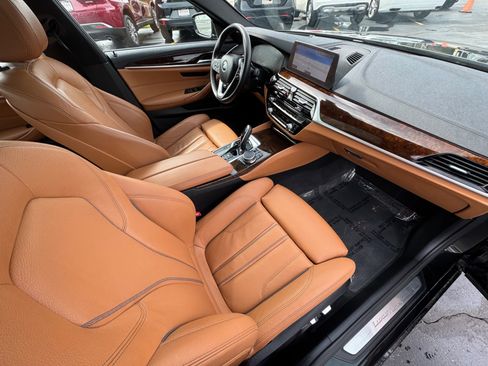 Used 2020 BMW 530i xDrive w/ Premium Package image 31