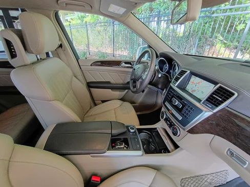Used 2015 Mercedes-Benz GL 450 4MATIC image 55