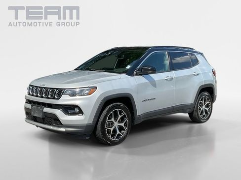 Used 2024 Jeep Compass Limited AWD/4WD image 3