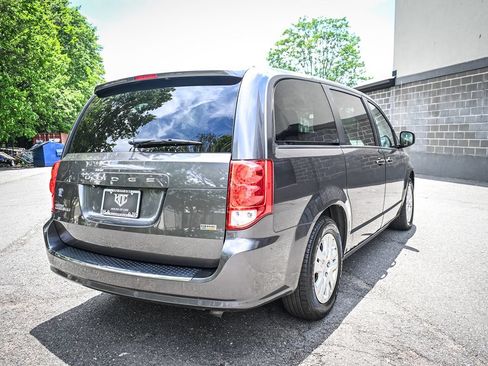 Used 2018 Dodge Grand Caravan SE w/ UConnect Hands-Free Group FWD image 5