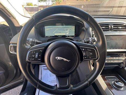 Used 2017 Jaguar F-PACE Prestige AWD/4WD image 34