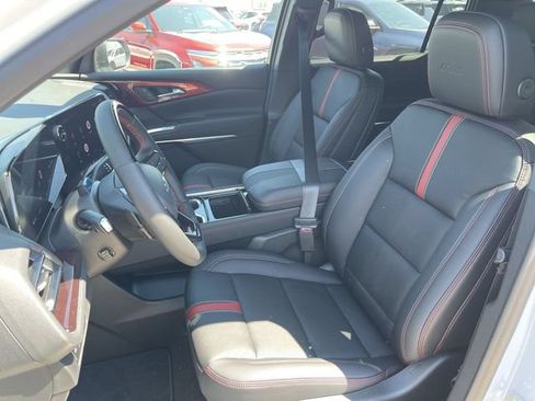 New 2026 Chevrolet Traverse RS w/ LPO, Floor Liner Package AWD/4WD image 11