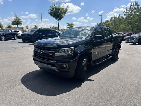 Used 2021 Chevrolet Colorado Z71 w/ Z71 Midnight Edition AWD/4WD image 2