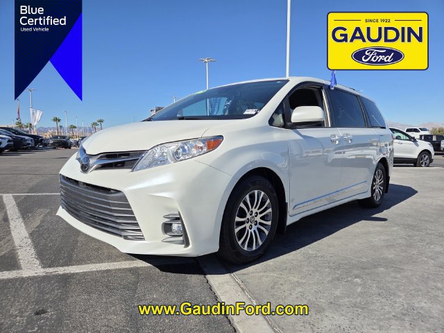 Used 2020 Toyota Sienna XLE w/ XLE Navigation Package FWD image 3