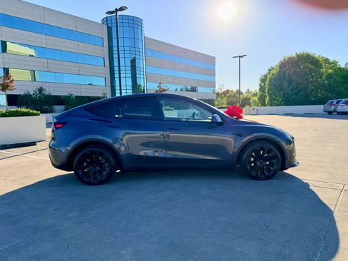 Used 2023 Tesla Model Y AWD image 10
