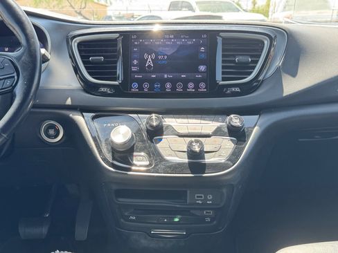 Used 2020 Chrysler Pacifica Touring-L Plus FWD image 15