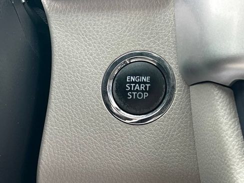Used 2019 Toyota Highlander XLE AWD/4WD image 60