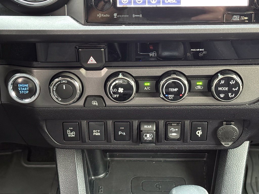 Used 2018 Toyota Tacoma TRD Sport w/ Technology Package AWD/4WD image 16