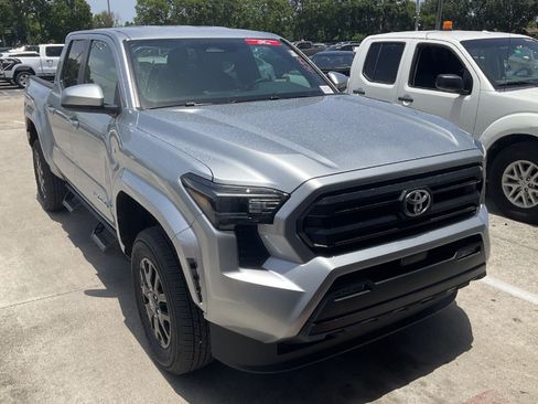 Used 2025 Toyota Tacoma SR5 RWD image 3