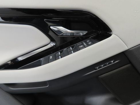 Used 2024 Land Rover Range Rover Evoque Dynamic SE image 22