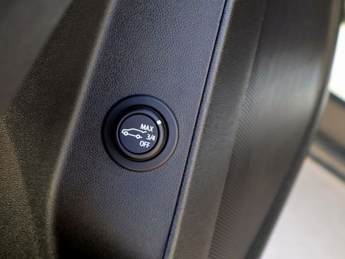 Used 2023 Chevrolet Equinox LT image 22