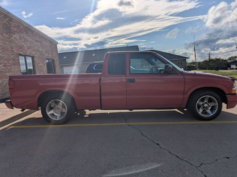 Used 2001 Chevrolet S10 Pickup LS w/ Preferred Equipment Group RWD image 4