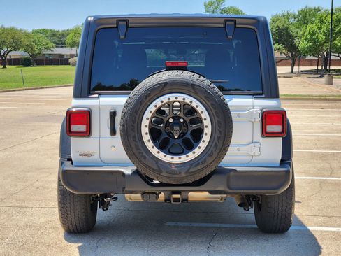 Used 2020 Jeep Wrangler Sport AWD/4WD image 5