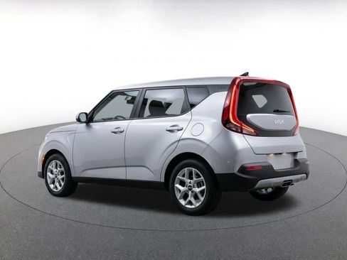 Used 2025 Kia Soul LX w/ LX Technology Package FWD image 7