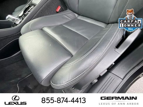 Used 2025 Volvo XC40 B5 Plus image 22