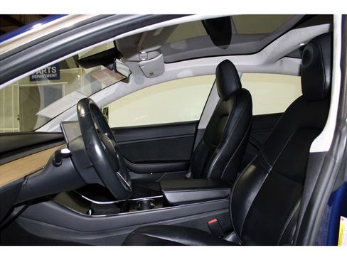 Used 2017 Tesla Model 3 Standard Range image 11