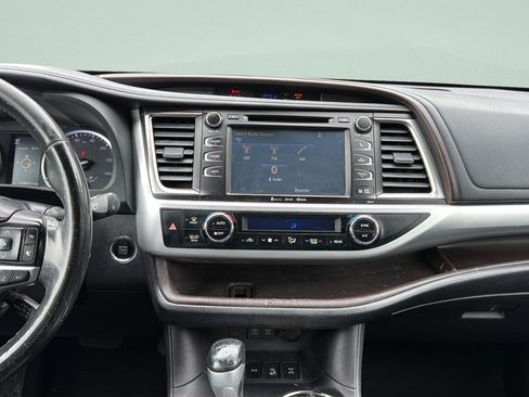 Used 2018 Toyota Highlander XLE AWD/4WD image 10