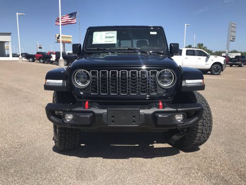 Used 2025 Jeep Gladiator Rubicon AWD/4WD image 2