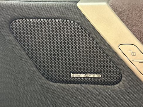 Used 2023 BMW iX xDrive50 w/ Premium Package image 20