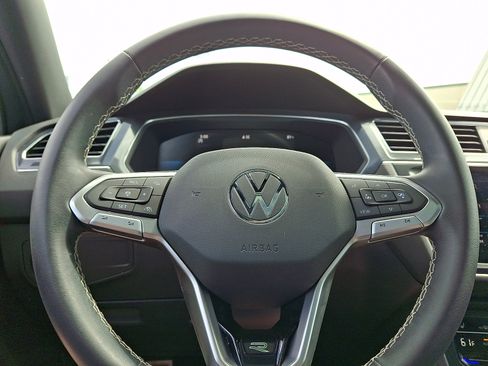 Certified 2023 Volkswagen Tiguan SE R-Line FWD image 19