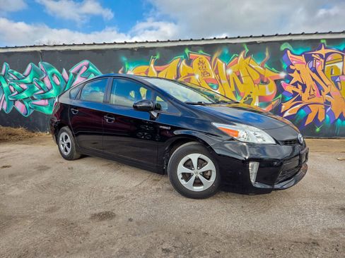 Used 2015 Toyota Prius Two image 2