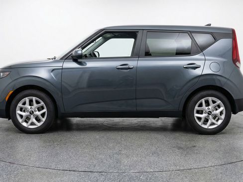 Used 2025 Kia Soul LX w/ LX Technology Package FWD image 5