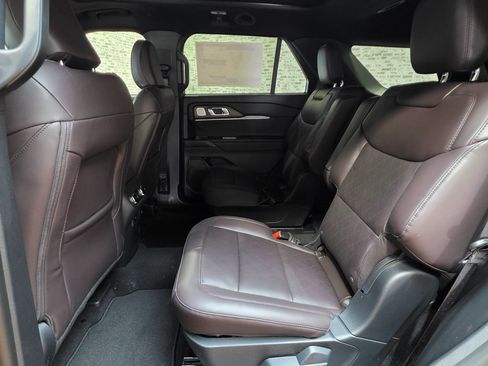 New 2026 Ford Explorer Platinum image 16