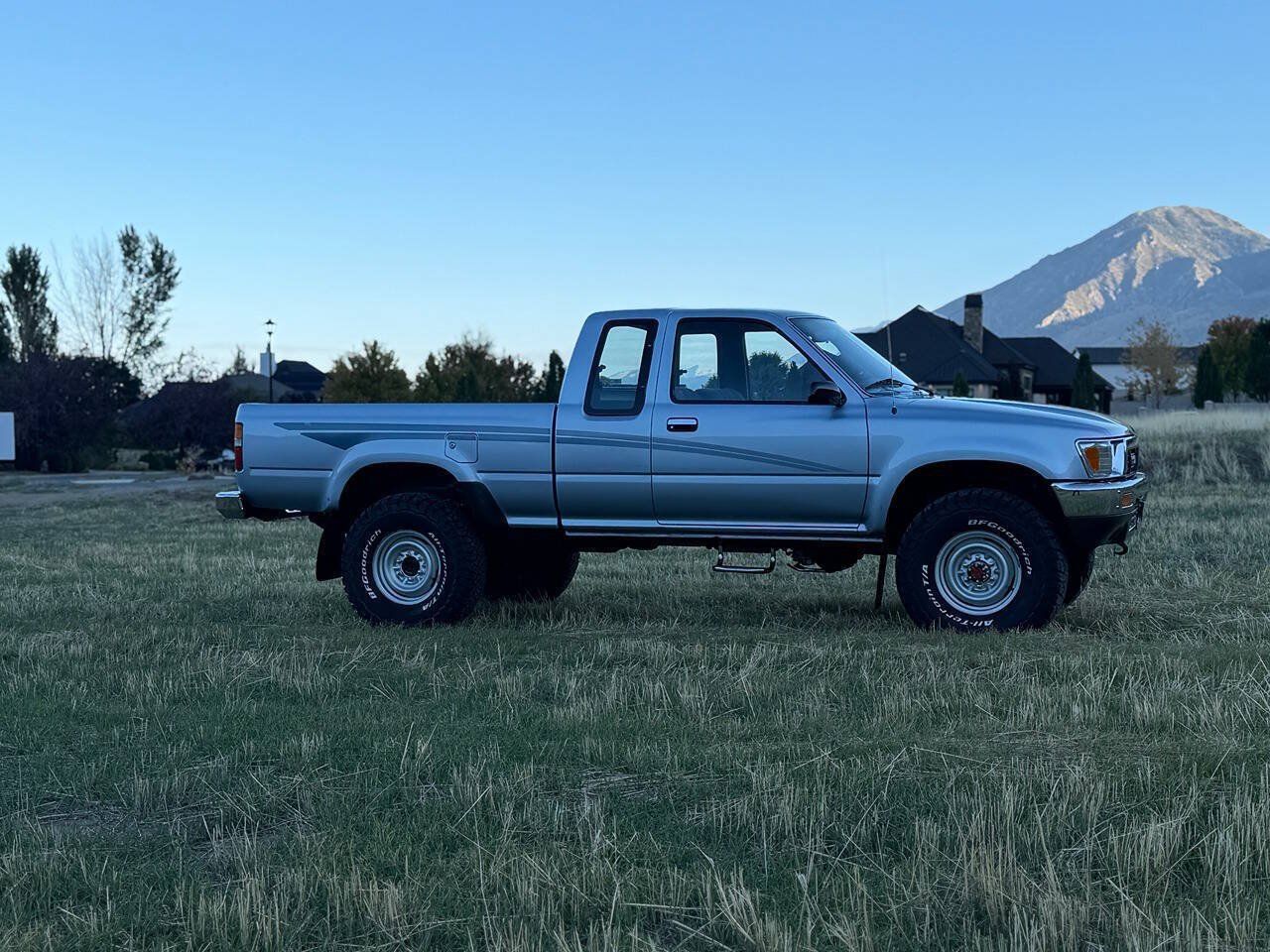 Used 1990 Toyota Pickup Deluxe AWD/4WD image 9