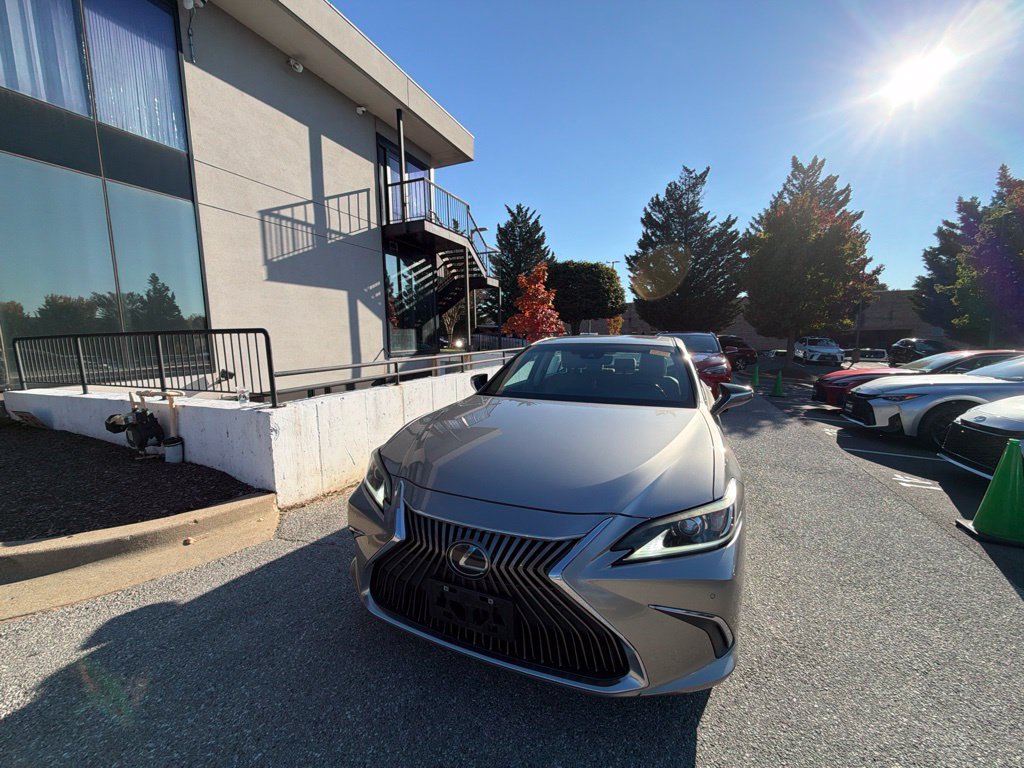 Used 2019 Lexus ES 350 w/ Premium Package FWD image 2