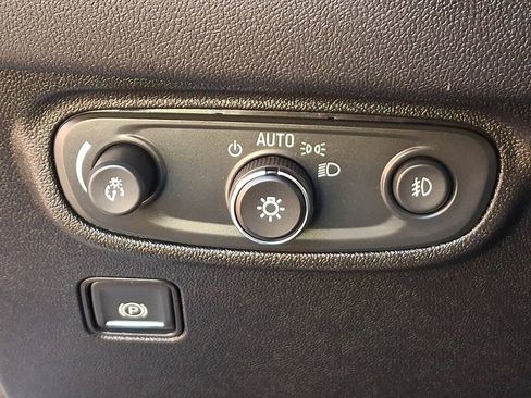 Used 2019 GMC Terrain Denali w/ Advanced Safety Package image 24