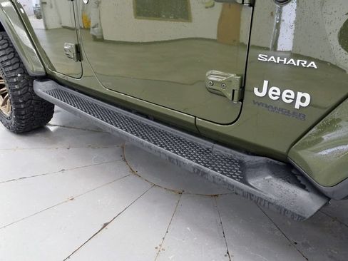 Used 2022 Jeep Wrangler Unlimited Sahara AWD/4WD image 36