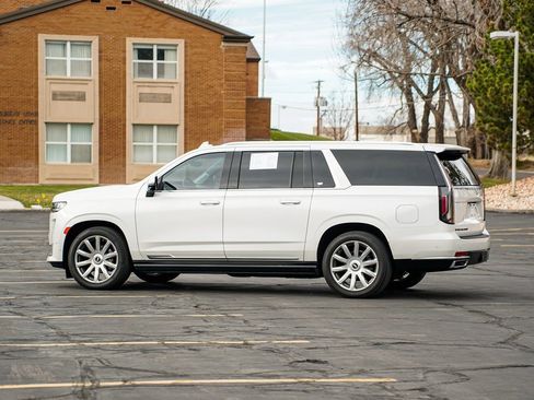 Used 2022 Cadillac Escalade ESV Premium Luxury Platinum w/ Heavy-Duty Trailer Package image 7