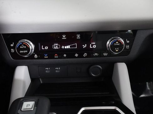 Used 2025 Mitsubishi Outlander AWD image 54