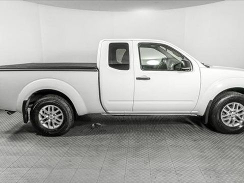 Used 2019 Nissan Frontier SV image 8