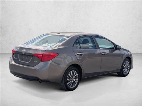 Used 2018 Toyota Corolla XLE FWD image 5