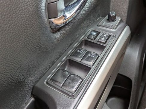 Used 2021 Nissan Titan SV w/ SV Convenience Package image 24