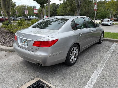 Used 2009 Hyundai Genesis 4.6 w/ Technology Pkg 5 RWD image 3