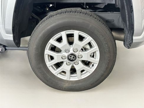 Used 2025 Toyota Tacoma SR5 AWD/4WD image 11