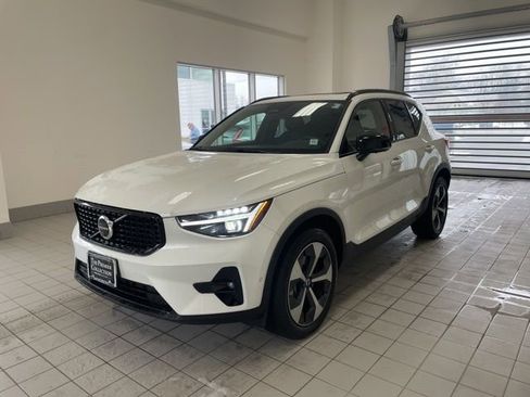 Used 2026 Volvo XC40 B5 Plus w/ Protection Package Premier image 1