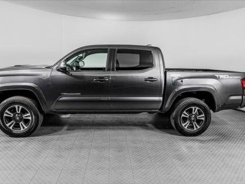 Used 2019 Toyota Tacoma TRD Sport RWD image 3