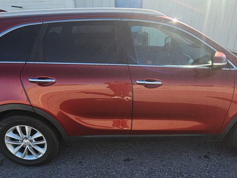 Used 2016 Kia Sorento LX w/ LX Convenience Package image 4