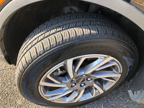 Used 2023 Lincoln Corsair AWD w/ Rear Removable Package Tray image 2