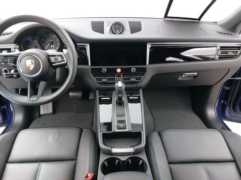 Used 2025 Porsche Macan image 11