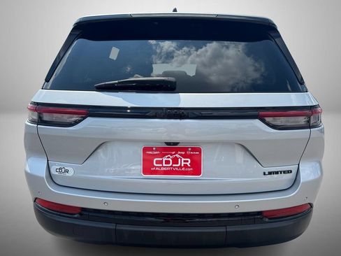 Used 2024 Jeep Grand Cherokee Limited w/ Black Appearance Package image 7