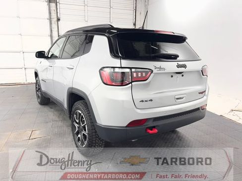 Used 2025 Jeep Compass Trailhawk AWD/4WD image 6