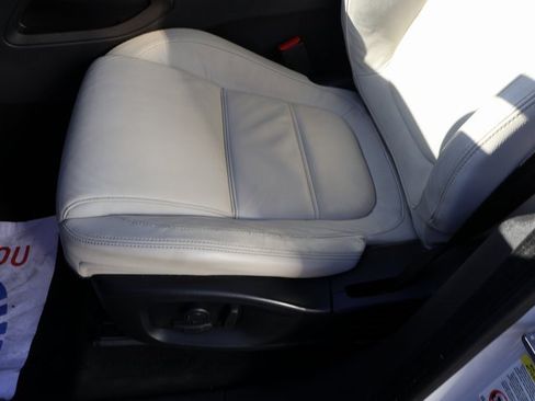 Used 2017 Jaguar F-PACE Prestige image 37