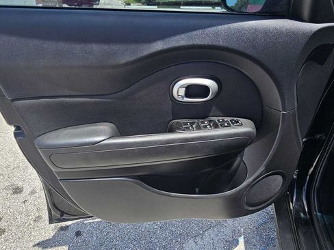 Used 2014 Kia Soul FWD image 13