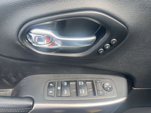 Certified 2022 Jeep Cherokee Limited w/ Elite Package image 11